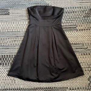 👗 White House Black Market Strapless Satin Mini Dress in Black, Size 4